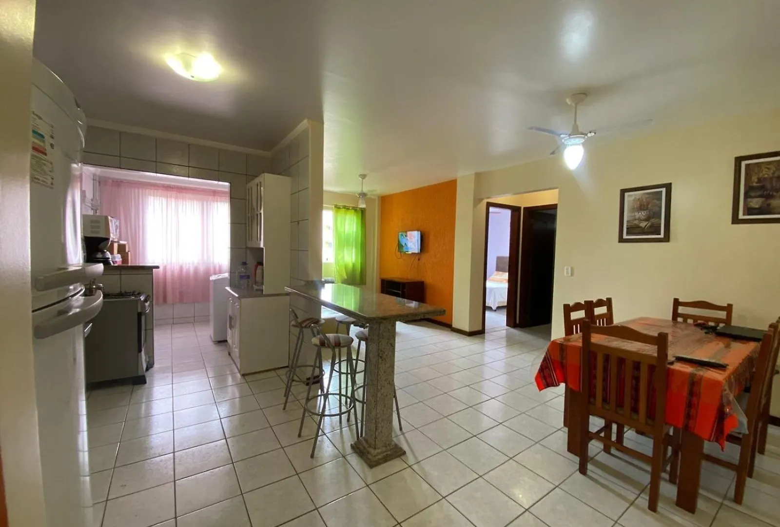 324 - Apartamento Confortavel Na Praia De Bombas Bombinhas